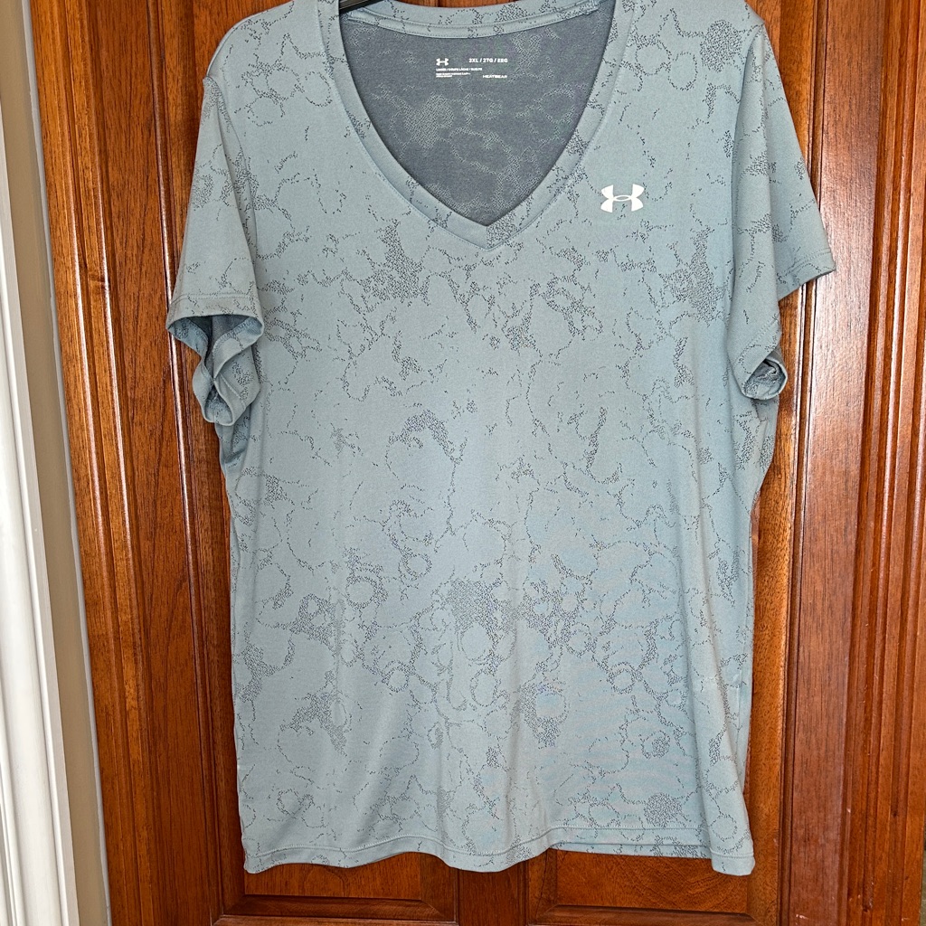 Under Armour Women's Light Gray Patterned V-Neck Tee